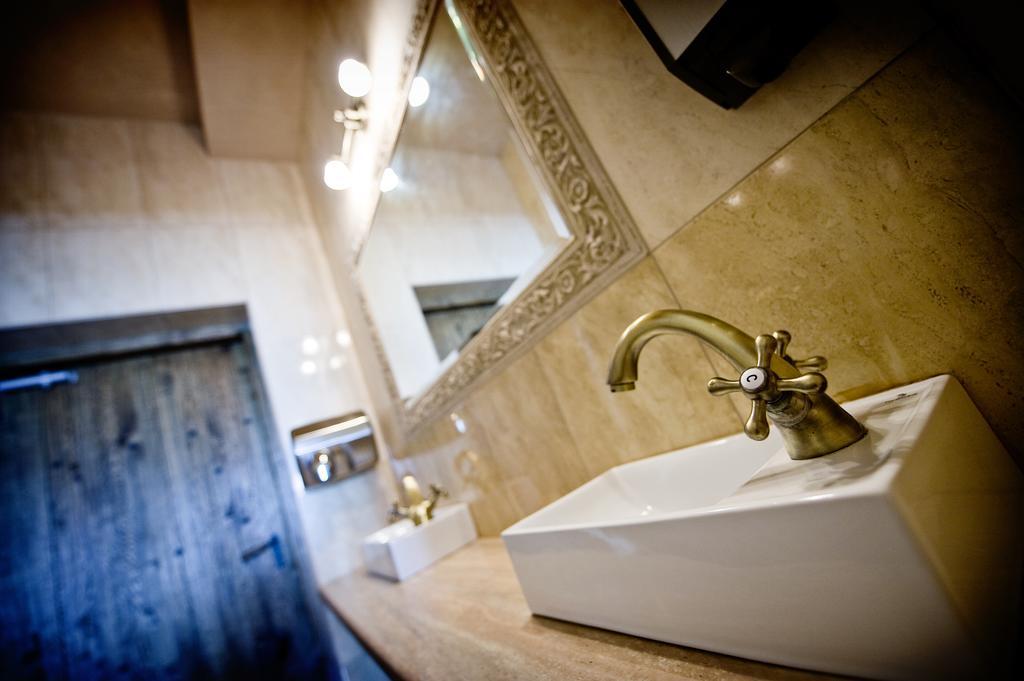 Dalnia Karczma Biesiadna B&B 외부 사진